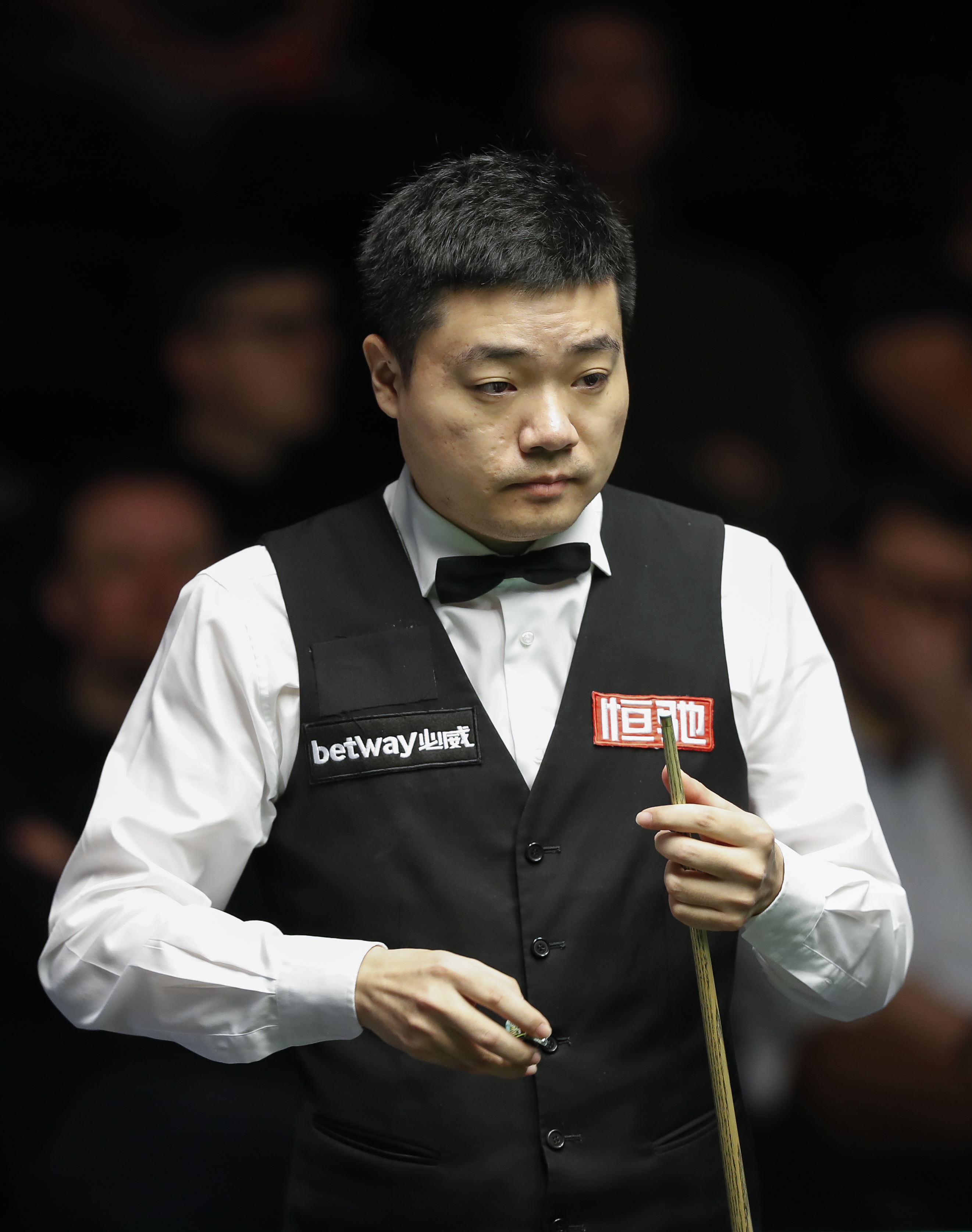 前在与乌兹 前在与乌兹